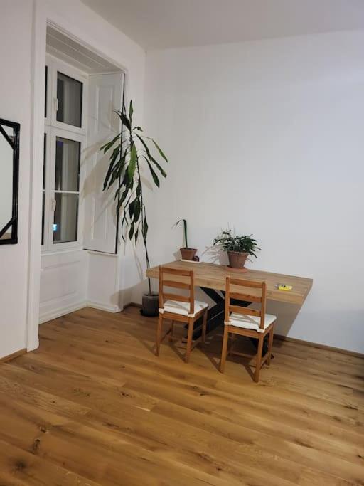 Sehr Zentral Gelegen Apartment Wina Bagian luar foto