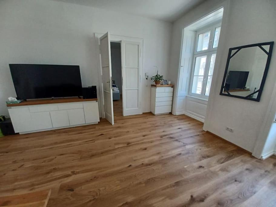 Sehr Zentral Gelegen Apartment Wina Bagian luar foto