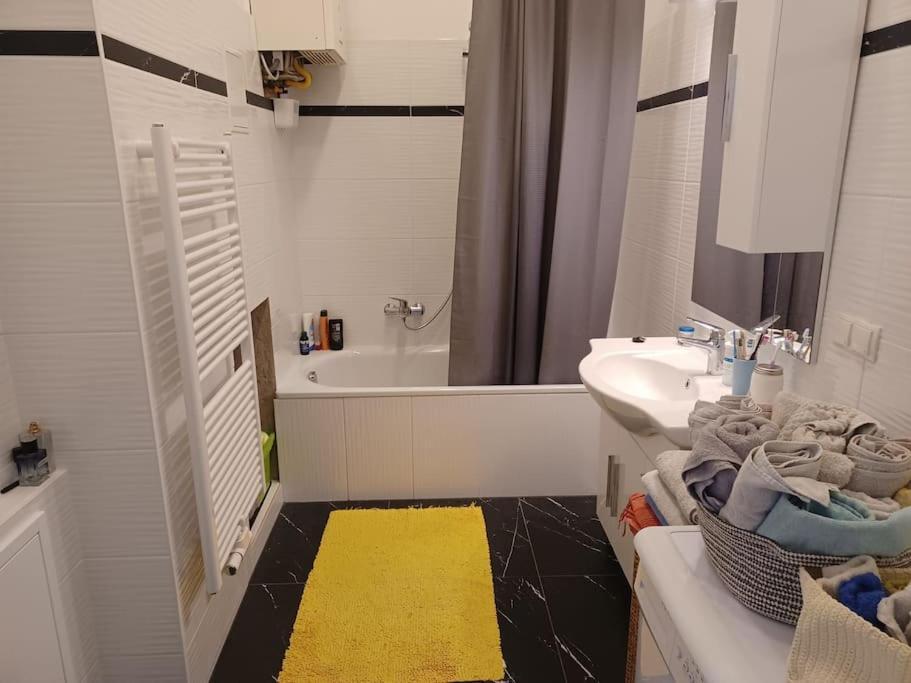 Sehr Zentral Gelegen Apartment Wina Bagian luar foto