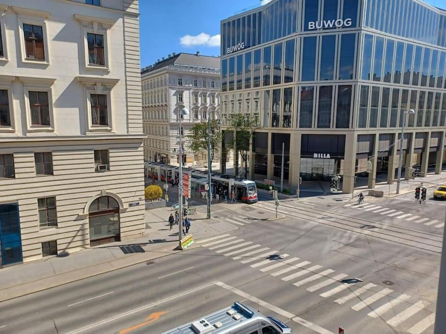 Sehr Zentral Gelegen Apartment Wina Bagian luar foto