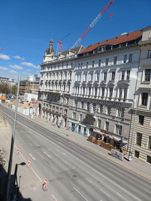Sehr Zentral Gelegen Apartment Wina Bagian luar foto